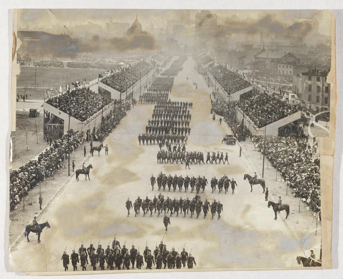 28th Infantry Division Parade on Benjamin Franklin Parkway photograph, 1918